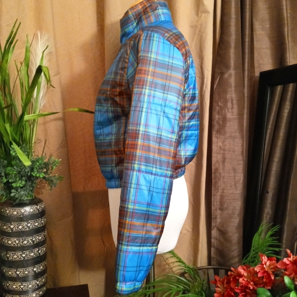 Stylish cropped jacket ๐๐
- Picture 3 of 6